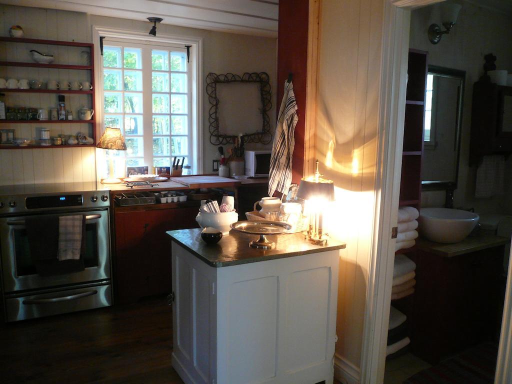 La Maison Ancestrale Guerard Saint-Laurent-de-l'ile d'Orleans Ruang foto
