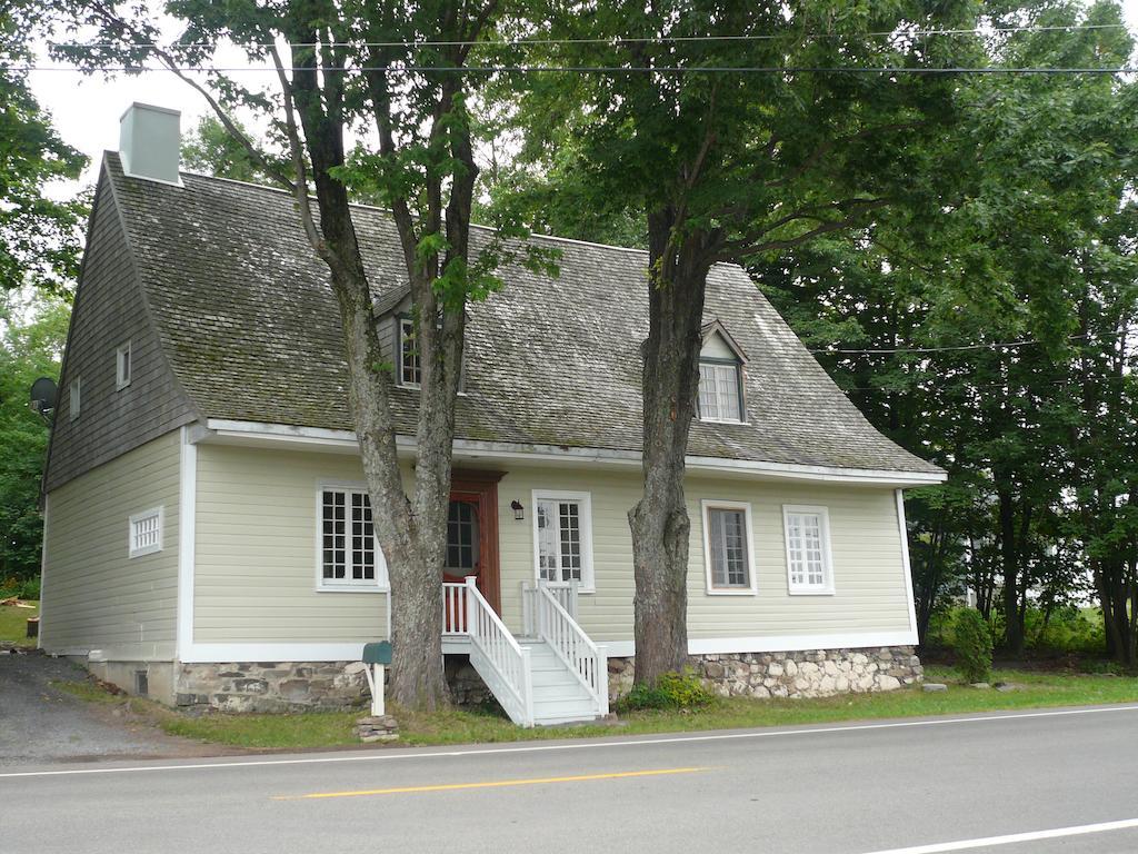 La Maison Ancestrale Guerard Saint-Laurent-de-l'ile d'Orleans Ruang foto